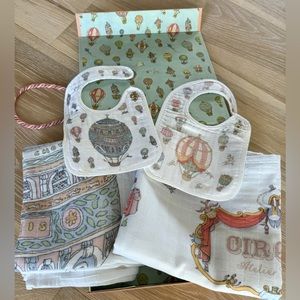 Atelier Choux Lot x2 sets carre swaddles, bibs hot air balloons